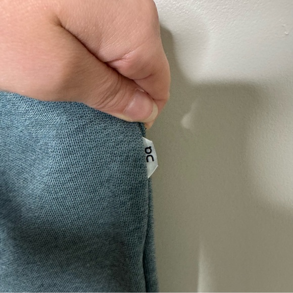 On Cloud blue green active sweatpants small - Picture 4 of 10